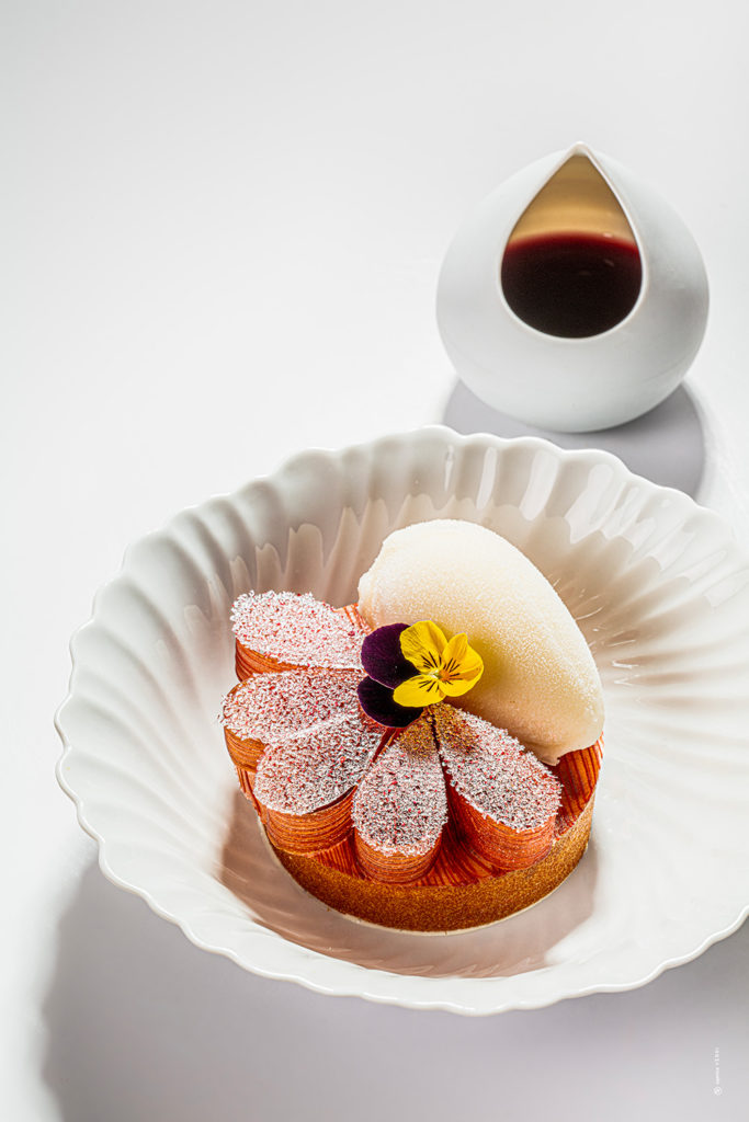 creation sur mesure d'un livre personnalise hotellerie restauration art de vivre cote azur chef gastronomie qualite gourmets de france 2026 1