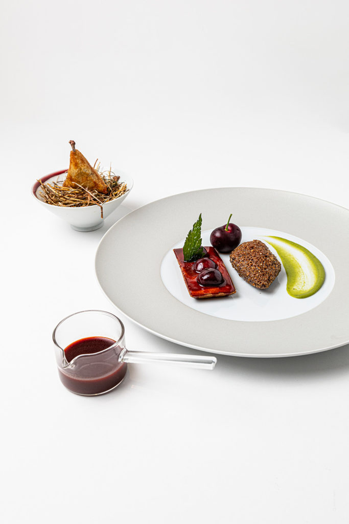 creation sur mesure d'un livre personnalise hotellerie restauration art de vivre cote azur chef gastronomie qualite gourmets de france 2026 3