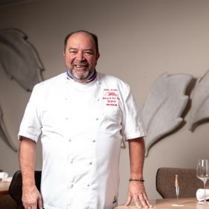 creation sur mesure d'un livre personnalise hotellerie restauration art de vivre cote azur chef gastronomie qualite gourmets de france 2026 4