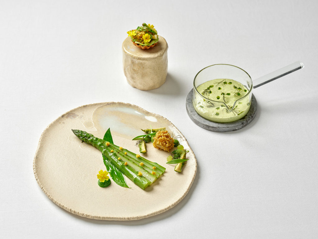 creation sur mesure d'un livre personnalise hotellerie restauration art de vivre france gastronomie etoile chef gourmets de france 2026 1