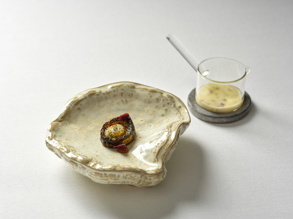 creation sur mesure d'un livre personnalise hotellerie restauration art de vivre france gastronomie etoile chef gourmets de france 2026 2