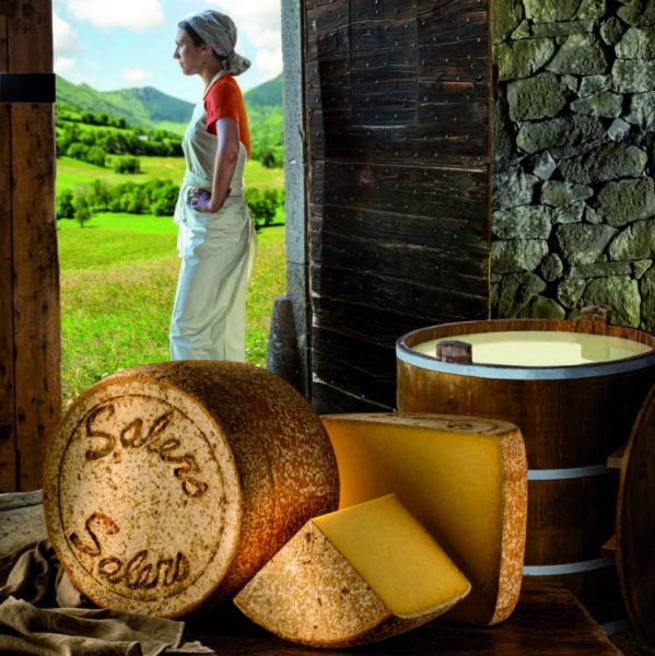 PHOTO GOURMETS DE FRANCE MAG N°49 JUILLET 2025 MARIE AUDE VIEIRA AOP SALERS PHOTO GOURMETS DE FRANCE MAG N°49 JUILLET 2025 MARIE AUDE VIEIRA AOP SALERS